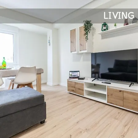 Modern In With Views * Oviedo